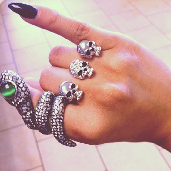 Skull Accessories You can’t Miss In 2021